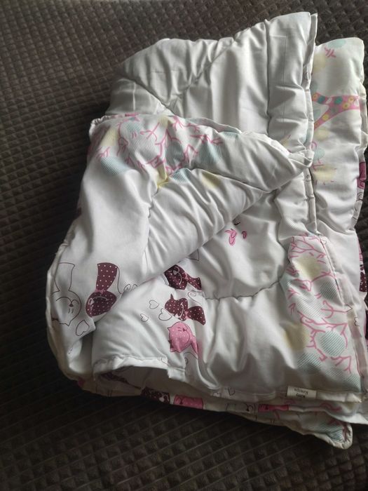 Одіяло та постіль з дитячу кровать