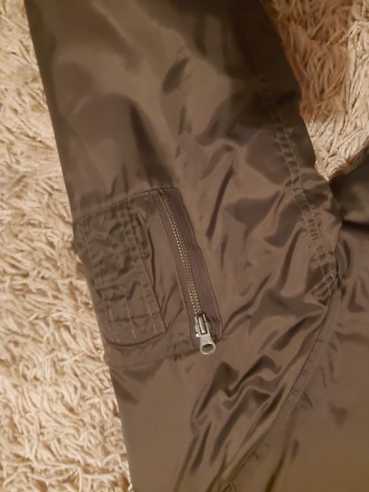 Продам бомберку на мальчика размер М.Бу но в очень хорошем состоянии