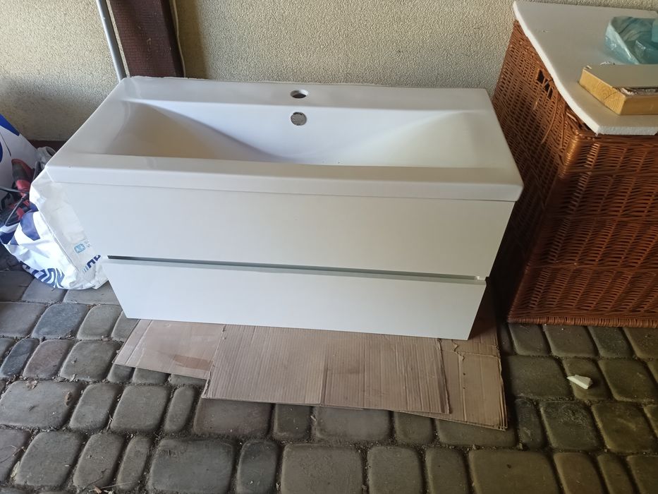 Szafka lazienkowa z umywalka