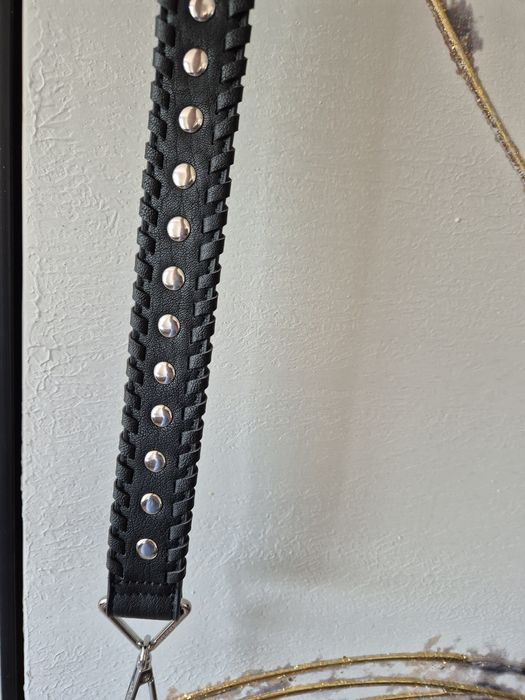 Krótki pasek do torebki z skóry ekologicznej z ćwiekami