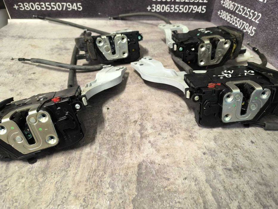 Замкок дверей передній задній правий лівий Kia SL 2010-2015