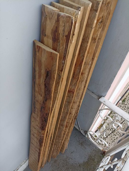 Pranchas de madeira tabique, secas e prontas a usar