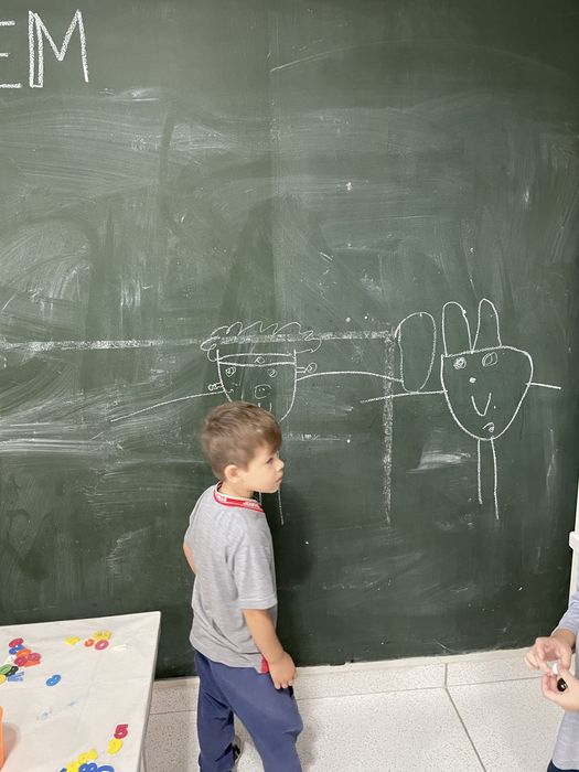 Ama - cuidadora de bebés e crianças