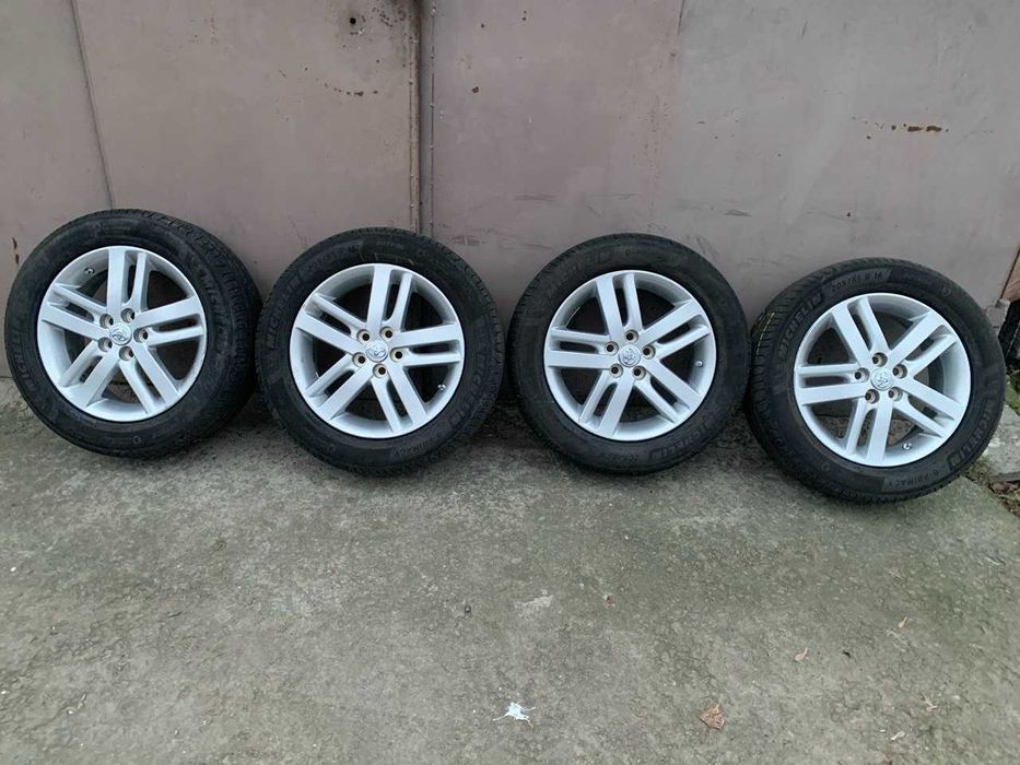 Диски легкосплавні Toyota R16 5x100 ET45 Dia-54,1