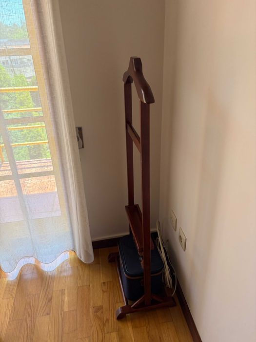 Batedor de Roupa / Valet de Quarto em Madeira Maciça
