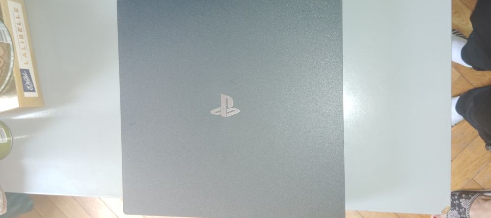 Sprzedam konsole Ps 4 Pro