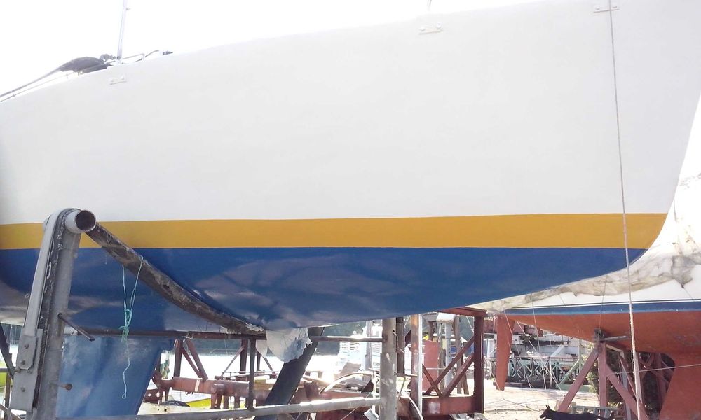 Яхта парусно-моторная