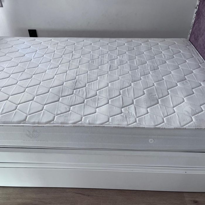 Colchão de solteiro em bom estado de concervacão