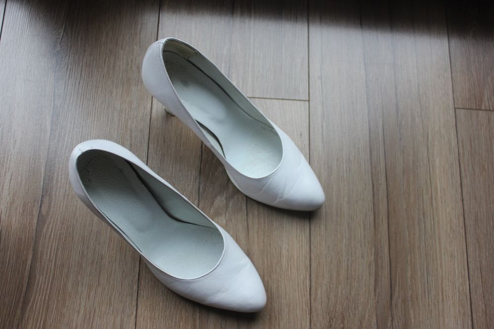 buty ślubne białe