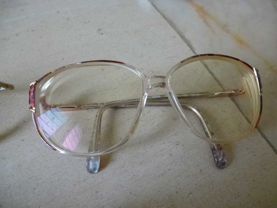 Vários óculos graduados, usados