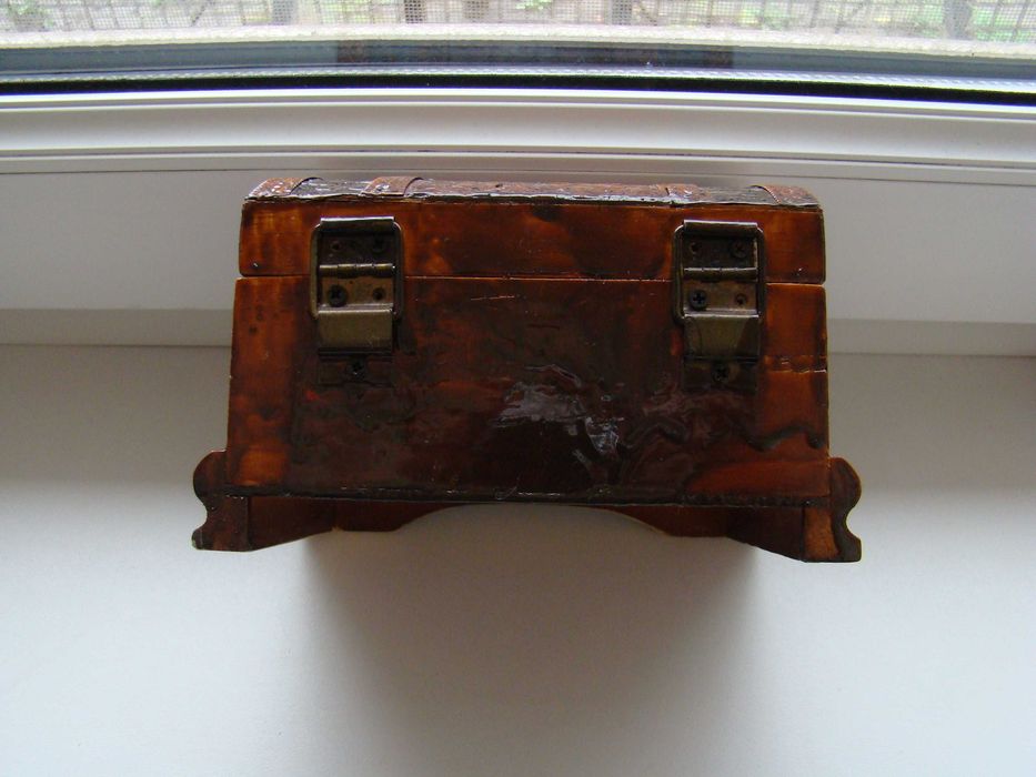 Деревянная шкатулка сундучок.