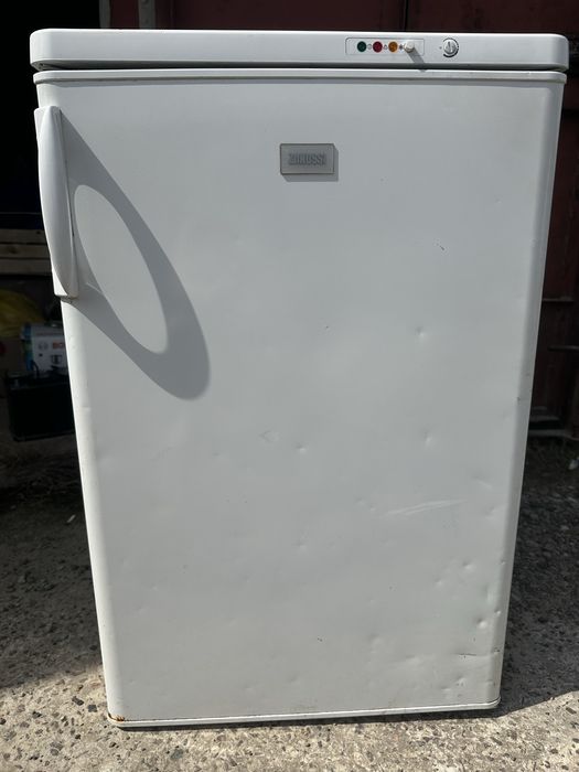 Морозильна камера zanussi