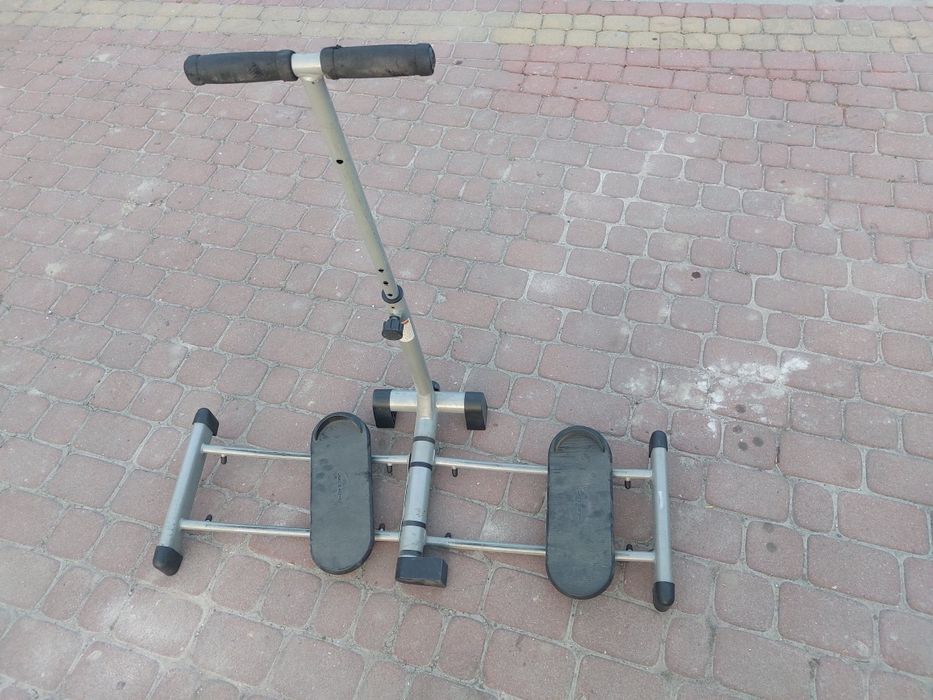 Urządzenie do ćwiczeń mięśni nóg i pośladków