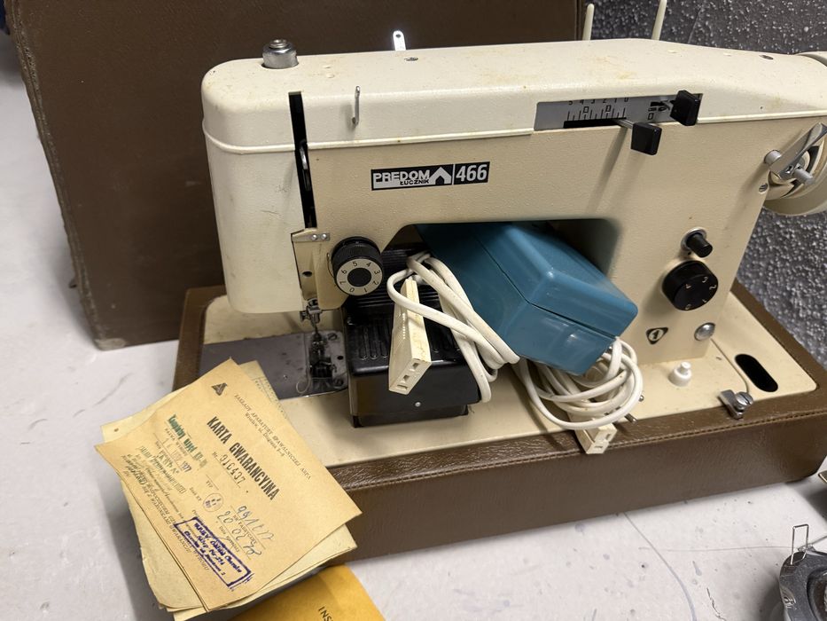 Maszyna do szycia waluzkowa z 1977 roku