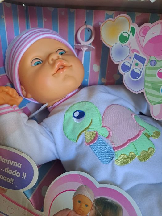 Boneca nova  diz mama entre outras coisas