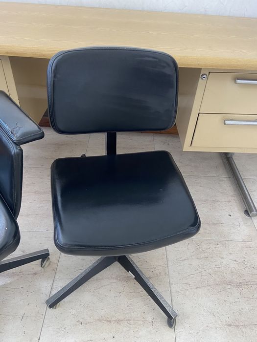 Cadeira giratoria Daciano da Costa