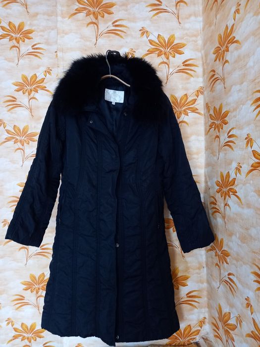 Пальто  зимнее , размер  48  , цвет  чёрный