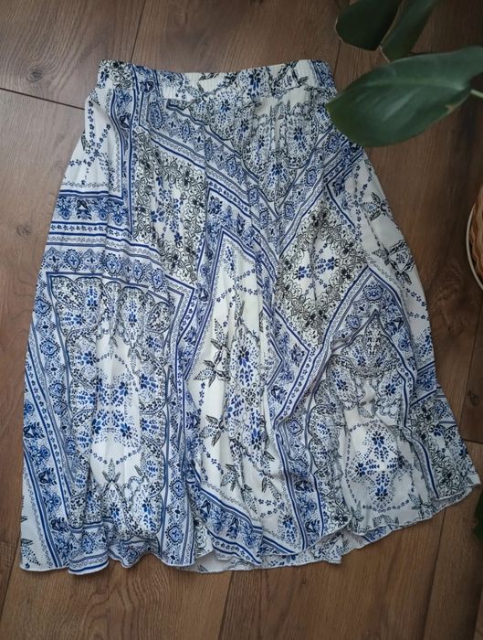 Biało niebieska spódnica