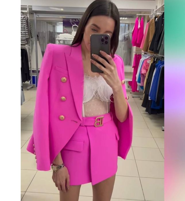 Неймовірний костюм класичний , піджак+юбка  BALMAIN,розмір  M, Новий