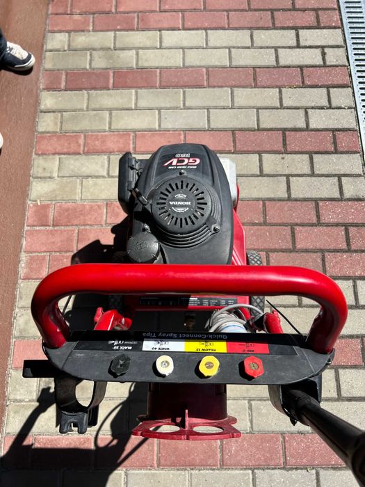 Sprzedam myjkę ciśnieniową napędzaną silnikiem spalinowym