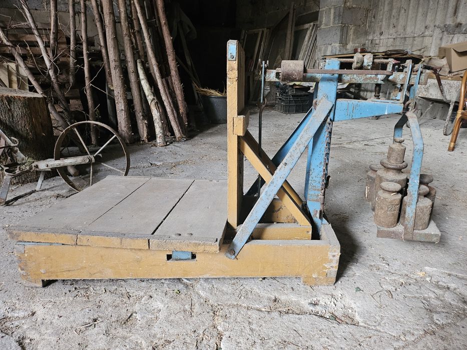 Stara waga towarowa PRL odważniki