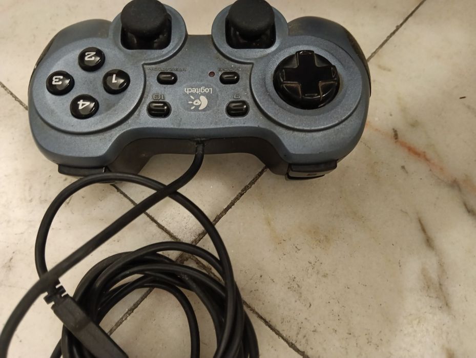 Gamepad / Comando com Fio Logitech para PC (Modelo Retro Dual Action/Rumblepad)