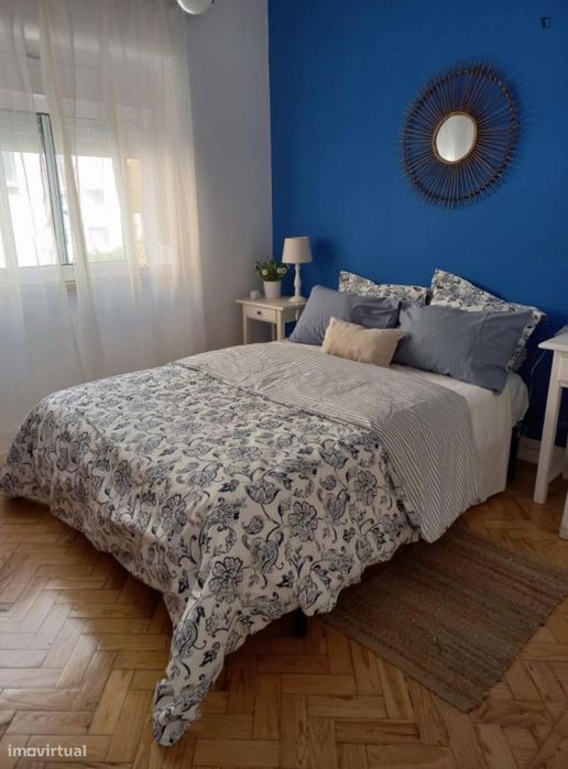 Quarto - localizado em Almada Lisbon