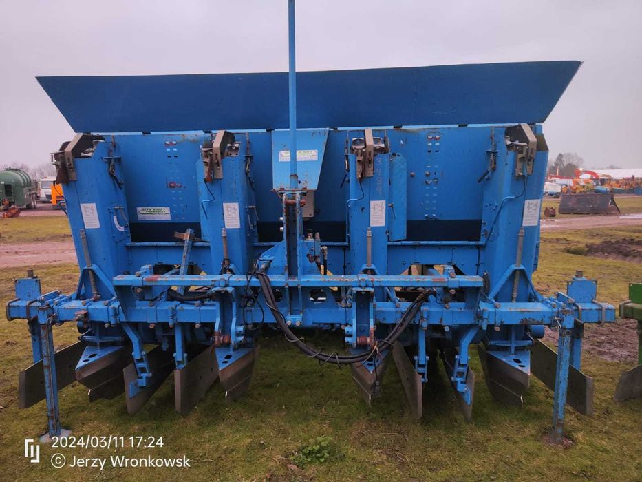 Sadzarka Standen Sp 400. Sadzarka do ziemniaków  czterorzędowa 2010 r.
