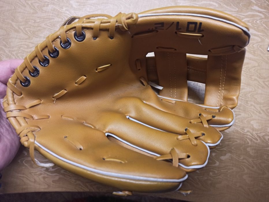 Бейсбольная перчатка (ловушка)