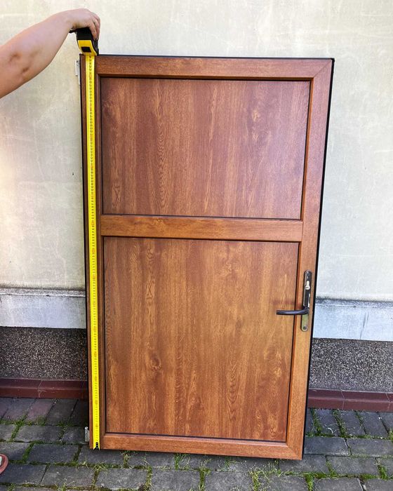 Продам новые металло-пластиковые двери без лутки 1.5 м х 0,88 м