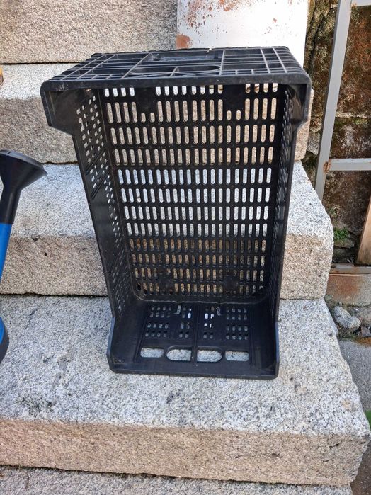 10  caixas plásticas pretas resistentes