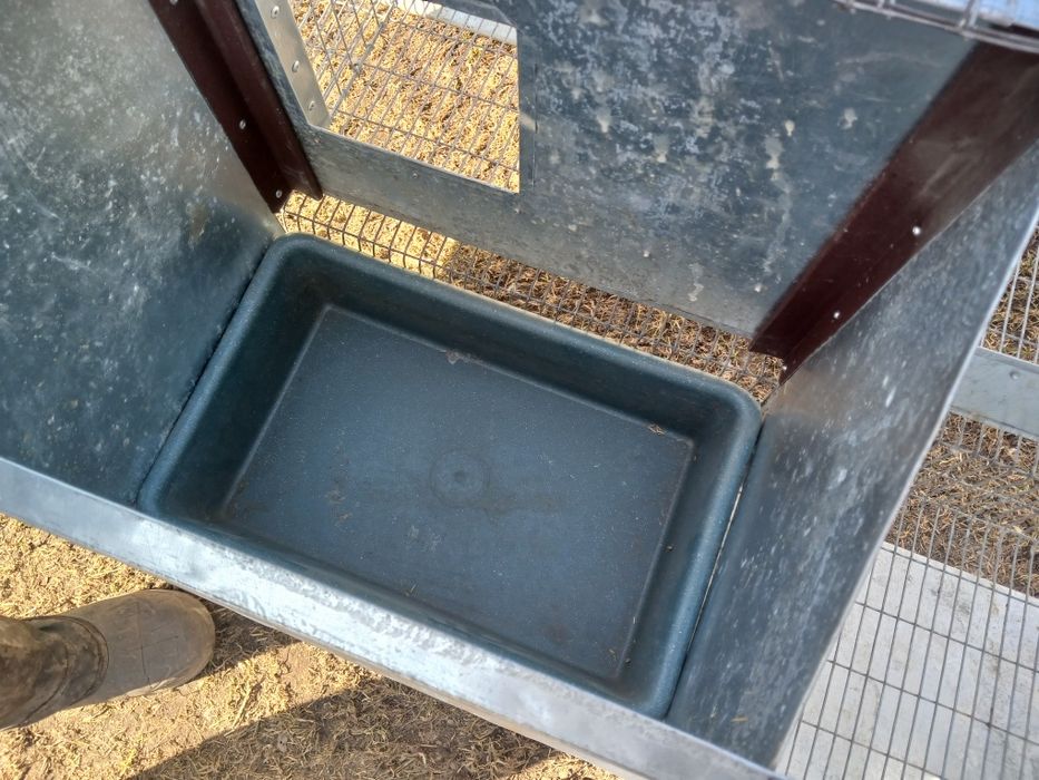 Продам маточну клітку для кролів