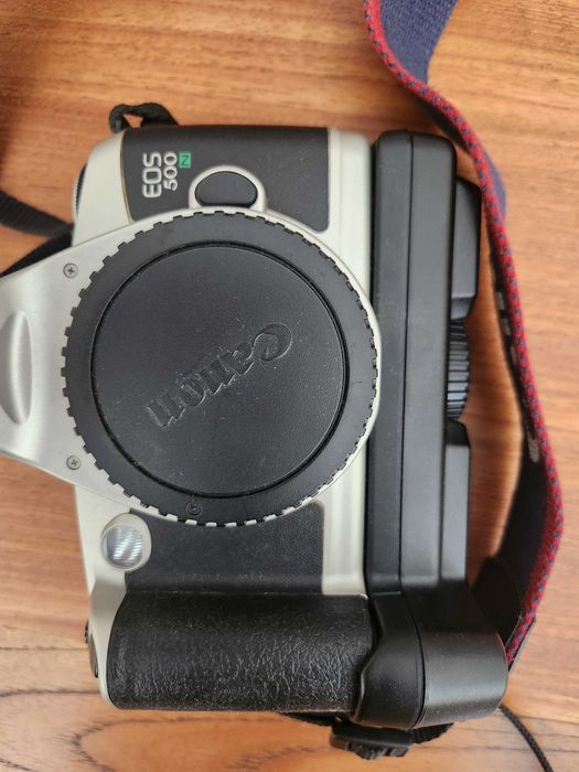 Canon EOS 500N — SLR Película 35mm + Battery Grip + Correia