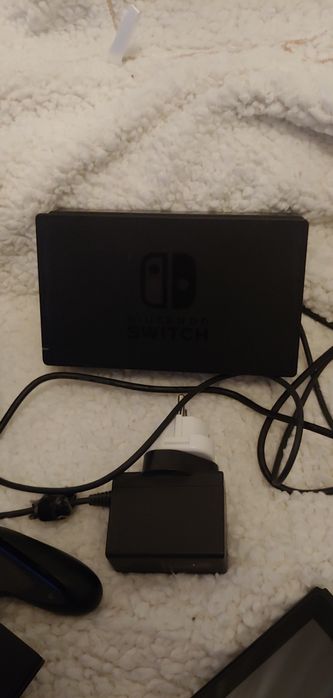 Nintendo switch z kartą pamięci i grami