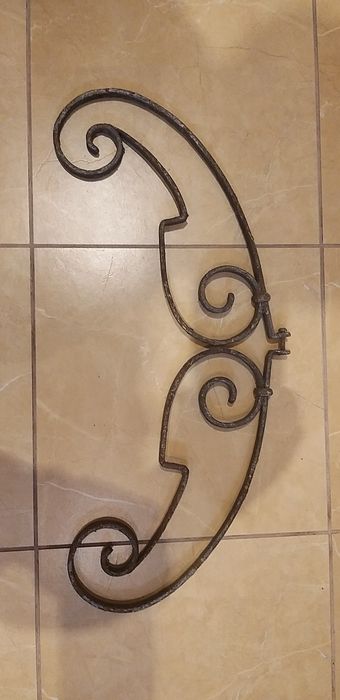 Kuty przedwojenny element dekoracyjny.