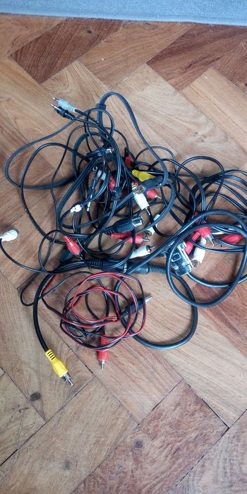 Cabos Diversos de PC & TV - 1€ cada