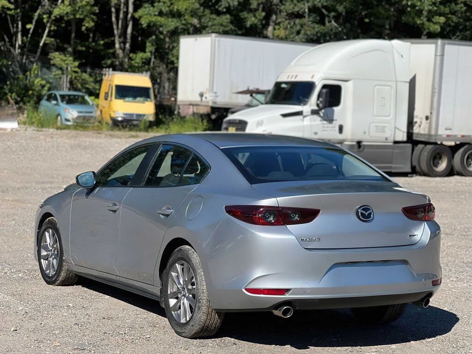 Mazda 3      2021