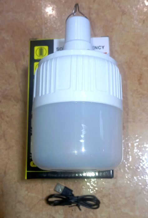 LED фонарь для кемпінга на акумуляторі.