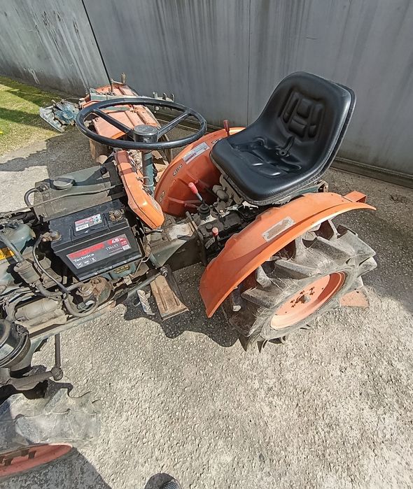 Kubota b6000 com frese
