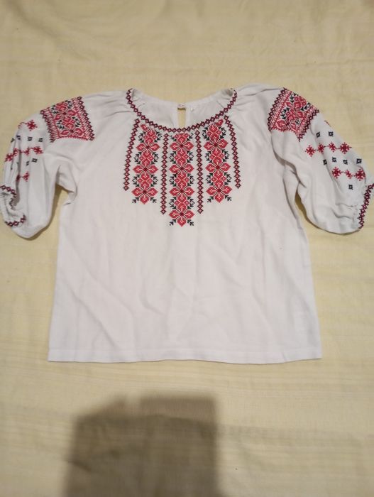 Речі в гарному стані на дівчинку