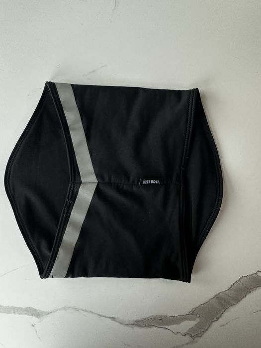 Sportowy komin Nike S/M w kolorze czarnym