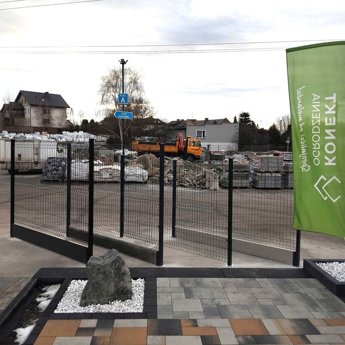 Kaskada Rogów ogrodzenie panelowe kostka brukowa pustaki ogrodzeniowe