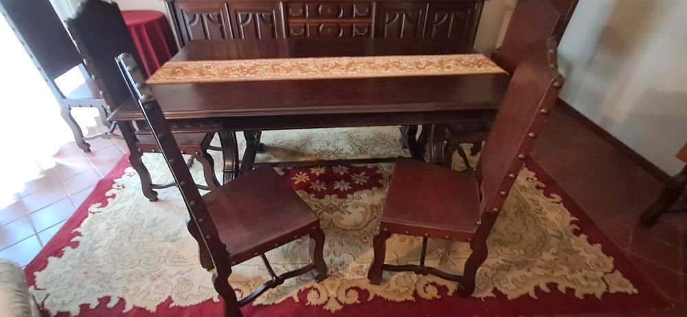 Mesa de jantar com 8 cadeiras