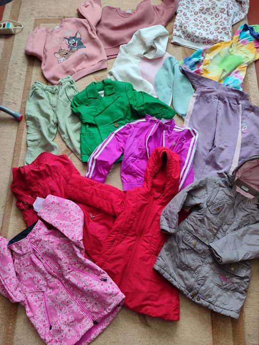 Вещи и обувь 28 размер  бесплатно на девочку 4-5 лет
