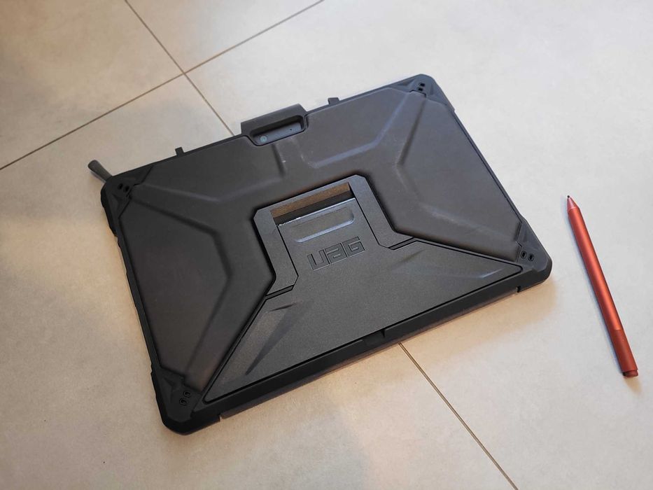 Microsoft Surface Pro 6 8 GB / 256 GB Czarny 1,70 GHZ etui klawiatura
