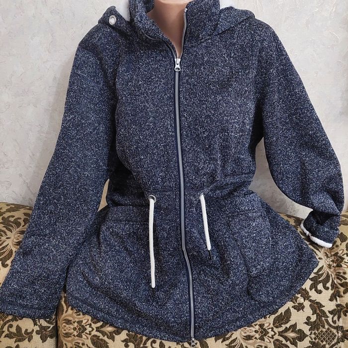 Куртки нові жіночі