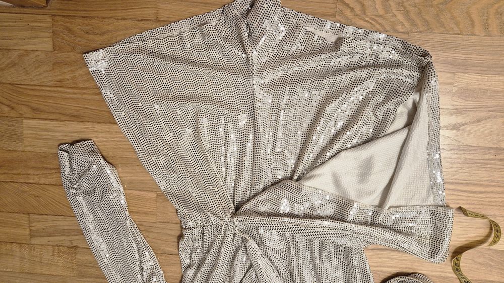 Świąteczny kombinezon / romper Reserved – rozmiar M