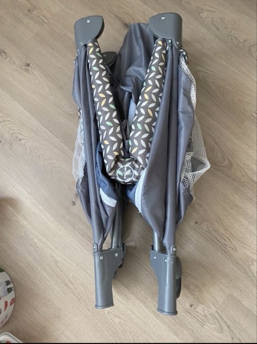 Łóżeczko turystyczne Lionel, z materacem dosatkowym stan idealny