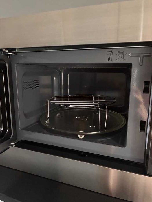 Microondas de encastre Bosch Serie 2, em inox