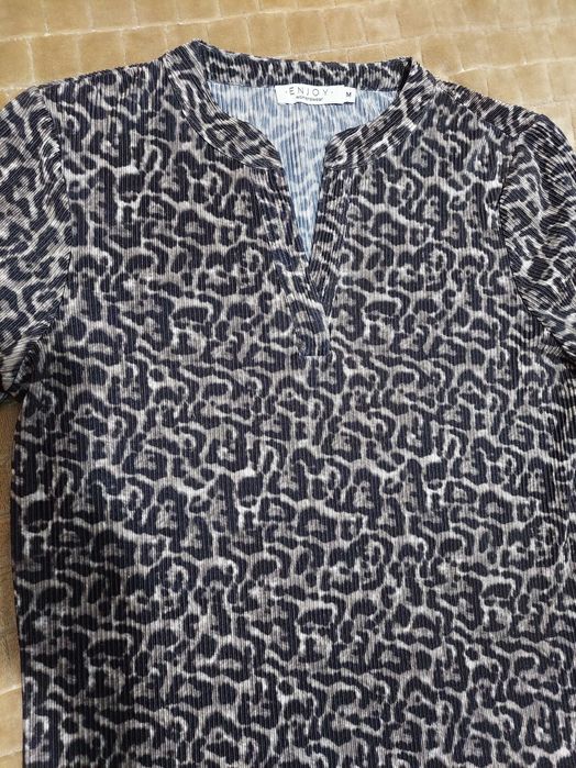 Сукня в рубчик з принтом